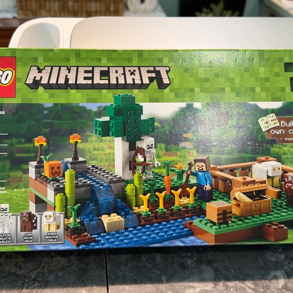 LEGO Minecraft Adventure Set with Green and Brown Blocks. RETIRED - Picture 2 of 4